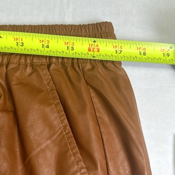 Tyler Boe Women’s Size Large Tan Faux Leather Pull On Joggers - Picture 10 of 12